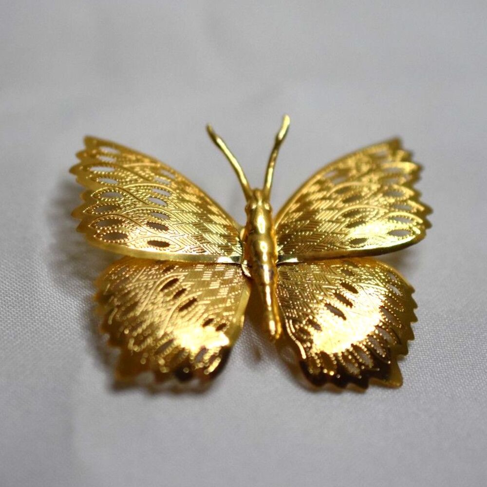 NWOT Stunning Openwork Filigree Wings Gold Tone Butterfly Brooch